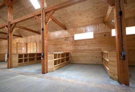 love this grooming area Stable Interior, Horse Barn Ideas Stables, Horse Barn Designs, Dream Stables, Dream Horse Barns, Horse Barn Plans, Horse Facility, Barn Interior, Stables Design