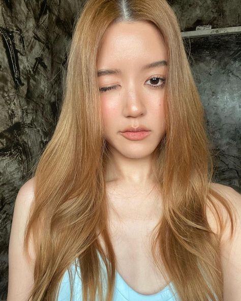 Honey Milk Tea Brown Hair, Very Light Ginger Hair, Hair Color Ideas Fair Skin, Blonde Hair For Warm Skin Tones, Blonde Hair Olive Skin, Bleach Brown Hair, Graduation Hair, Skin Tone Hair Color, Hair References