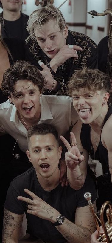 Tristan Evans And Bradley Simpson, The Vamps Aesthetic, Vamps Aesthetic, The Vamps Wallpaper, Vamps Concert, The Vamps Concert, Bradley The Vamps, Vamps Band, Tristan Evans