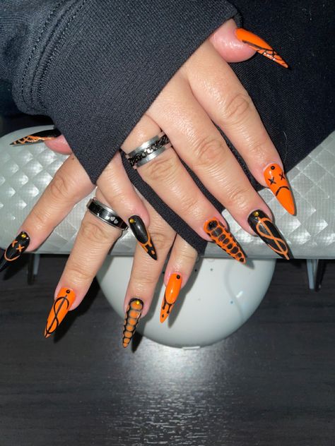 orange and black stiletto gelx extensions using @beetlesgelpolishofficial medium stiletto tips, extend gel, and polish Fall Nail Designs Stiletto, September Nails Stiletto, Black And Neon Orange Nails, Black And Orange Nails Almond Shape, Orange Stilleto Nail Ideas, Black To Orange Ombre Nails, Orange Black Nails, Black Orange Nails, Halloween Stiletto Nails