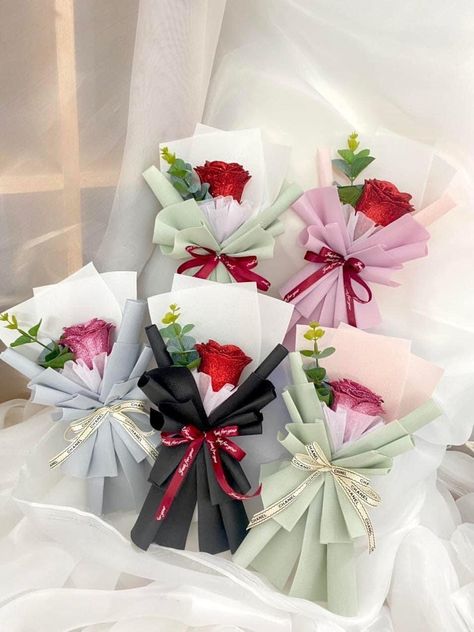 Buket Simple, Budget Bouquet, Bucket Wisuda, Hampers Bag, Daisy Bouquet Wedding, Single Bouquet, Satin Flowers Diy, Single Flower Bouquet, Diy Bouquet Wrap