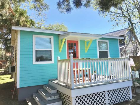 Downtown St. Augustine Tiny House Vacation Tiny Tree House, Houses In Florida, Case Creole, Tiny House Vacation, Tiny Tree, Tiny House Exterior, Tiny Houses For Rent, Rental House, Beach Shack