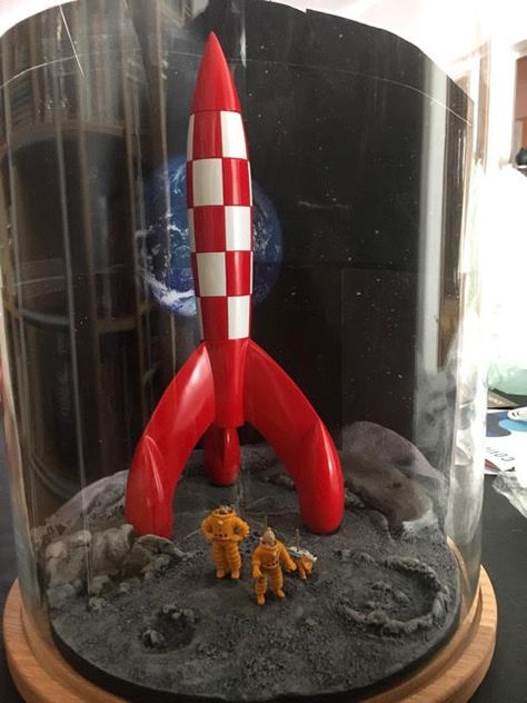 Tintin Objectif Lune avec l'argile sans cuisson - Les néo-céramistes Sala Retro, Herge Tintin, 70s Sci Fi Art, Tin Tin, Space Fantasy, Toy Display, Speculative Fiction, Sci Fi Art, Toys For Boys