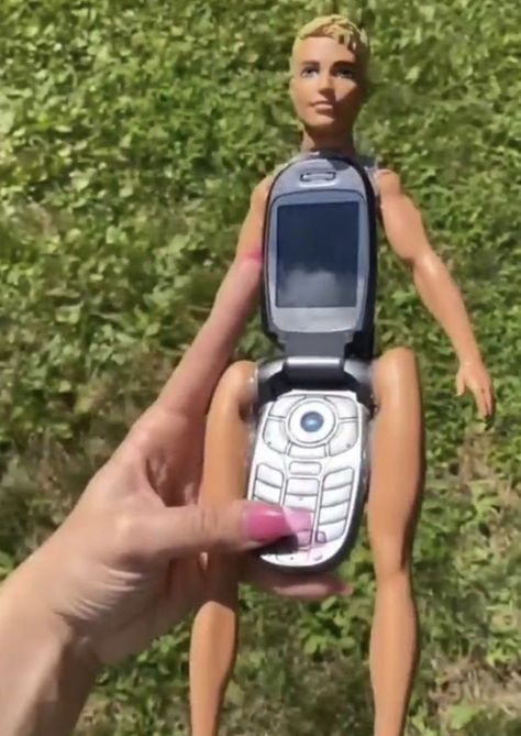 Child Meme, Barbie Funny, Bored At Work, Goofy Pictures, Barbie Life, Ken Doll, Doll Gift, Daily Memes, Barbie And Ken