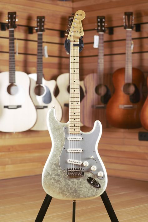 Fender Custom Shop Stratocaster Limited Edition Master Salute Masterbuilt Todd Krause Gold Leaf How To Learn Guitar, Fender Custom Shop Stratocaster, 12 String Acoustic Guitar, Basic Guitar Lessons, Fender Strat, Stratocaster Guitar, Learning Guitar, Guitar Photos, Cool Electric Guitars