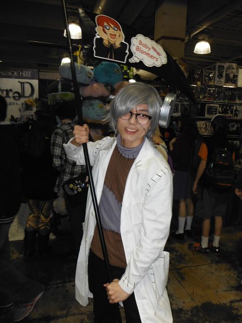 Dr. Stein. I love the fact that Spirit is in the background! Helvetica Standard, Stein Cosplay, Dr Stein, Soul Eater Stein, Cringe Compilation, Girl Dinner, Soul Eater, Cosplay Ideas, Dream Life