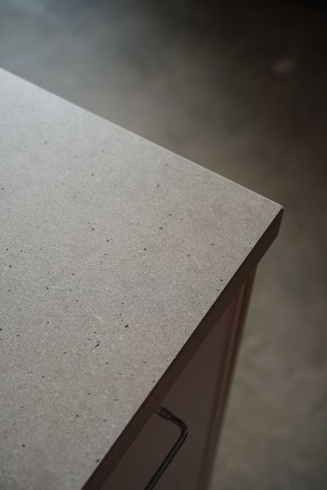 Kitchen top in Cosmolite®Meteor Light Grain 2.0 finishes. Quartz-free slabs for interior design projects with 100% recycled pre-consumer minerals. Credits: @bella.table Findland Stone Italiana local partner Edelstein (@edelstein_nextlevel) freaturing @nixiporvoojatoolo. #details #bookshelves #designideas #interiordesign #kitchendesign #kitchentop #sustainabledesign #sustainableprojects #greendesign #quartzfree #environmental #grey #kitchentop #greycountertop #cosmolite #stoneitaliana Meteor Lights, Kitchen Top, Stone Table Top, Italian Espresso, Grey Countertops, Kitchen Details, Quartz Kitchen, Kitchen Worktop, Kitchen Tops