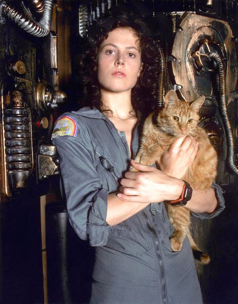 Sigourney Weaver / production still from Ridley Scott’s Alien (1979) Alien Ridley Scott, Alien Sigourney Weaver, Alien 1979, Sigourney Weaver, Aliens Movie, Ridley Scott, Sci Fi Horror, Alien Art, Perfect Makeup