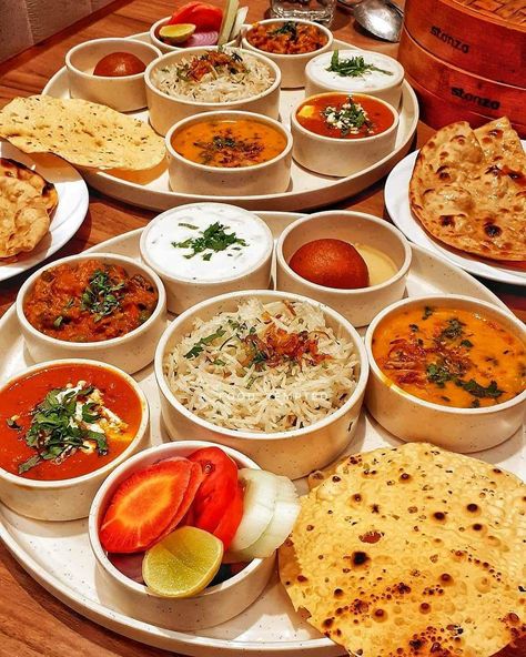 Thali Ideas, Vegetarian Indian Food, Food Recipes Indian, Food Recipes Vegetarian, Recipes Indian Food, Indian Thali, Indian Food Photography, Simple Family Meals, Vegetarian Indian