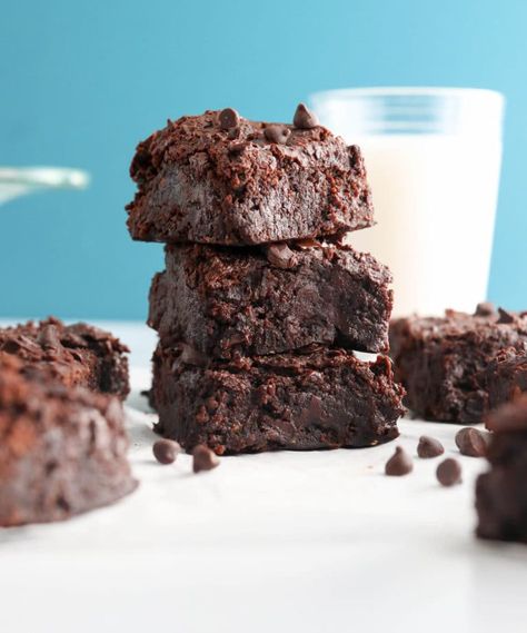 Fudgy Black Bean Brownies - Detoxinista Ella Vegan, Gluten Free Fudge, Gluten Free Brownies Recipe, Dairy Free Brownies, Brownie Recipes Healthy, Double Chocolate Brownies, Vegan Brownies, Black Bean Brownies, Bean Brownies