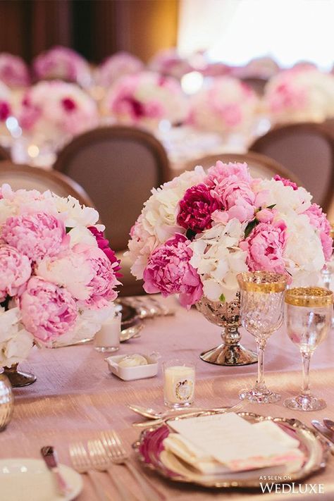 Peonies Wedding Table, Shades Of Pink Wedding, Peonies Wedding Decoration, Low Wedding Centerpieces, Peonies Wedding, Beautiful Wedding Centerpiece, Beach Wedding Centerpieces, Simple Wedding Centerpieces, Wedding Reception Centerpieces