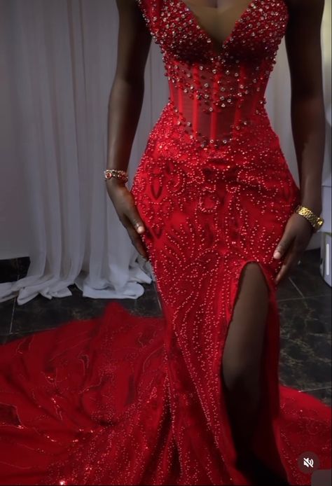 Red Engagement Dress, Winter Outfits Red, Cold Winter Outfits, Matric Dance Dresses, Nigerian Lace Styles Dress, Prom Dress Inspo, Classy Prom, African Prom Dresses, Gorgeous Prom Dresses