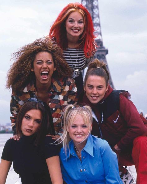 115.9 k mentions J’aime, 2,619 commentaires - E! News (@enews) sur Instagram : "Here's the story from A to Z: Posh Spice just said that she isn't going on tour. If you Wannabe…" Spice Girls Costume, Ginger Spice Costume, Spice Girls Costumes, Spice Girls Wannabe, Girl Group Halloween Costumes, Baby Spice, Geri Halliwell, Posh Spice, Celebrity Halloween Costumes