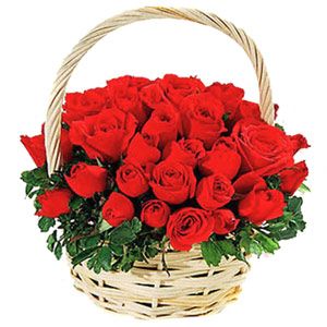 Sending a heart filled with love for your beloved ones is the perfect way to celebrate the bond of love on this Valentine's day. http://www.tajonline.com/valentines-day-gifts/product/v2930/romantic-valentines-day/?aff=pint2014/ 100 Red Roses, Flowers For Valentines Day, Rose Basket, Send Flowers Online, Rose Delivery, Bouquet Delivery, Online Flower Delivery, Valentines Roses, Valentines Flowers