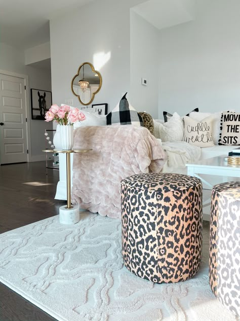 Leopard Room, Girly Living Room, Girly Apartment Decor, Glam Living Room, Pink Living Room, Urban Oasis, Apartment Decor Inspiration, Summer Home Decor, Spring Home Decor