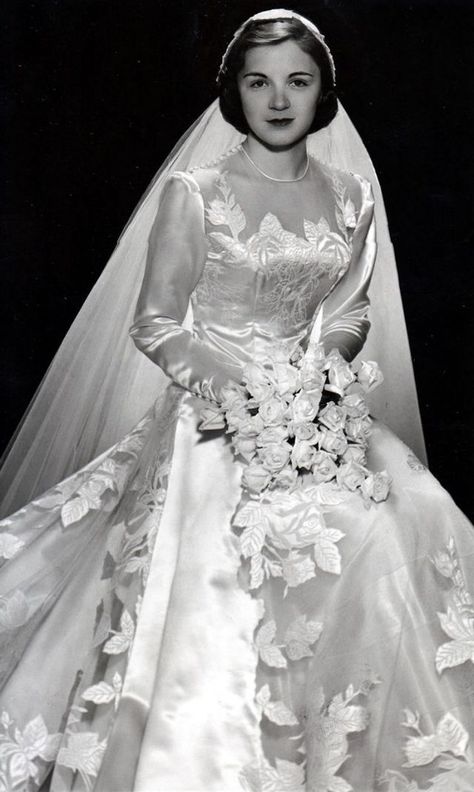 1950s Wedding Dresses, Chic Vintage Bride, Wedding Dresses Fashion, 1950s Wedding Dress, 1950s Wedding, Chic Vintage Brides, Vintage Wedding Photos, Antique Wedding, Wedding Gowns Vintage