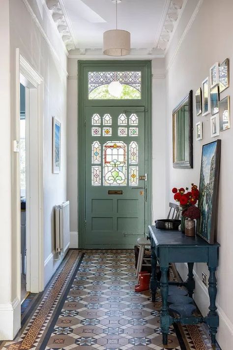 Edwardian Interiors Small Edwardian Terrace House, 1900 Home Interior, Edwardian Home Decor, Edwardian Dining Room, 1900 House Interior Decor, Edwardian Farmhouse, Edwardian House Interior, Edwardian Interiors, Edwardian Hallway