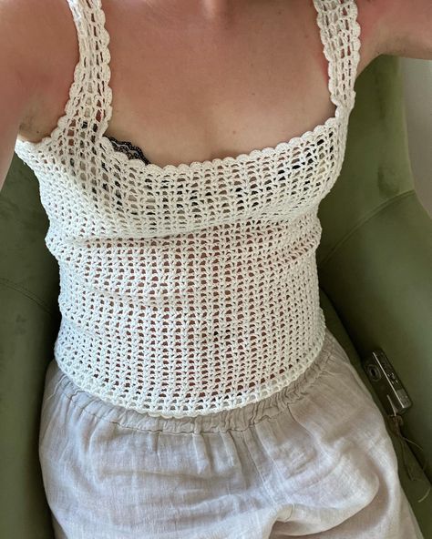 Crochet from Lisbon Xx Scoop Neck Crochet Top, Crochet Projects Clothing, Crocheting Clothing, Summer Knitting Projects, Crochet T Shirt, Crochet T Shirts, Crochet Inspo, Crochet Fashion Patterns, Clothes Crafts