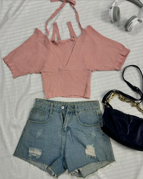 Peach crop top 🎀✨ Size: Xs-S Bust:30-32 Length: 16 Price: 350 Free shipping 🦋 DM TO ORDER Tags] Sweater top, Korean top, white top, winter top, fall outfit, fall fashion, Pinterest inspired, thrift, Thrifted, thriftedhut, fyp, small business, #koreanfashion #fallfashion #pinterestinspired #thrift #thriftedhut Peach Crop Top, Korean Top, Outfits Con Jeans, Top Korean, Winter Top, Outfit Fall, Winter Tops, Fall Outfit, White Top