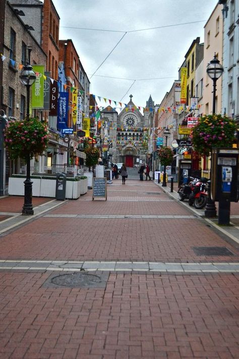 Dublin Autumn, Grafton Street Dublin, Things To Do In Dublin, Grafton Street, Ireland Vacation, Visit Ireland, Dublin City, Voyage Europe, Republic Of Ireland