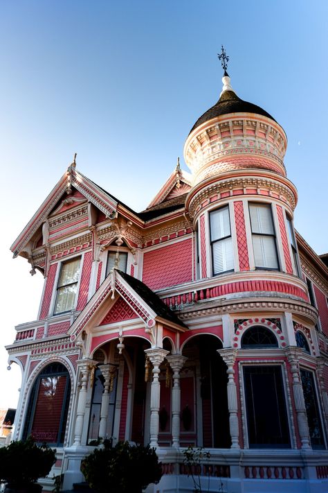 Probably the most well-known and photographed building in Eureka is Carson Mansion. The ornate building, standing proud within pristine gardens, truly does look like the set of a movie. It was built in 1884 and was the home of William Carson. The stunning Victorian building quickly set the trend for architecture all around Eureka. It was owned by Carson’s descendants until 1950, when it was bought by the current tenants, the private Ingomar Club.... Carson Mansion, Beautiful Murals, Eureka California, California Coast Road Trip, Humboldt County, Perfect Road Trip, Victorian Buildings, Colorful Murals, American Architecture