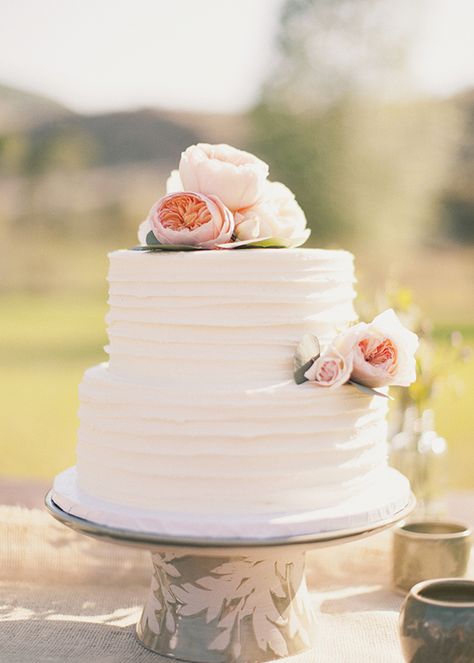 peony cake Kek Kahwin, Vintage Pasta, 2 Tier Wedding Cakes, Peony Cake, Pinterest Cake, Cake Simple, White Wedding Cakes, Simple Wedding Cake, White Wedding Cake