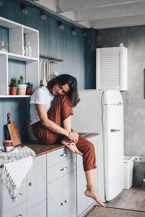 Charming young woman in stylish outfit sitting on cupboard in cozy kitchen Indoor Photography Poses, At Home Photoshoot Ideas, Home Photoshoot Ideas, Filter Ideas, At Home Photoshoot, Photography Ideas At Home, Home Photoshoot, Home Photo Shoots, Indoor Photography