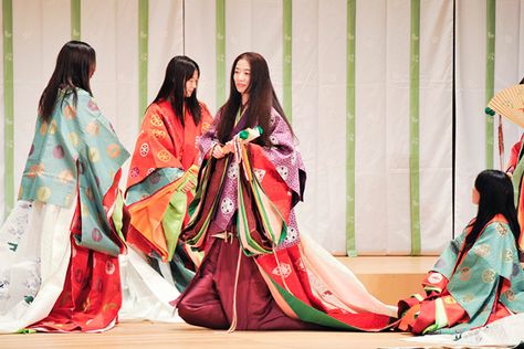 Types Of Kimono, Japanese Etiquette, Traditional Asian Clothing, Heian Era, Japanese Traditional Clothing, Japanese Clothing, Clothing Sketches, Japan Outfit, Summer Kimono