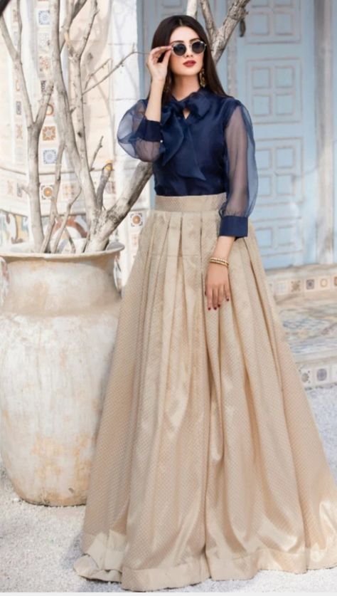 Long Skirt With Shirt, Golden Skirt, Long Skirt Top Designs, Long Skirt And Top, Long Blouse Designs, Top Azul, Long Bow, Lehenga Designs Simple, Frock Fashion