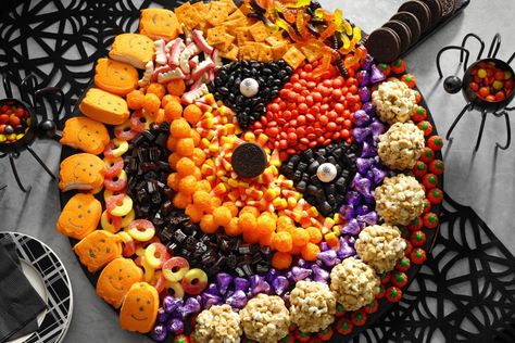 How to Make a Halloween Charcuterie Board Shaped Like a Jack-o’-Lantern Black Licorice Candy, Halloween Charcuterie Board, Cheddar Cheese Ball, Peanut Butter Popcorn, Halloween Charcuterie, Licorice Candy, Halloween Snack, Spooky Food, Easy Halloween Food