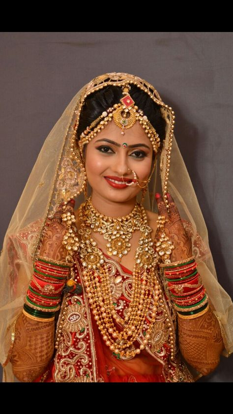 Clojap Photo New, Wedding Dulhan Pose, शादी की तस्वीरें, Indian Bride Poses, Indian Bride Photography Poses, Indian Wedding Poses, Indian Wedding Bride, Wedding Dresses Men Indian, Bride Photos Poses