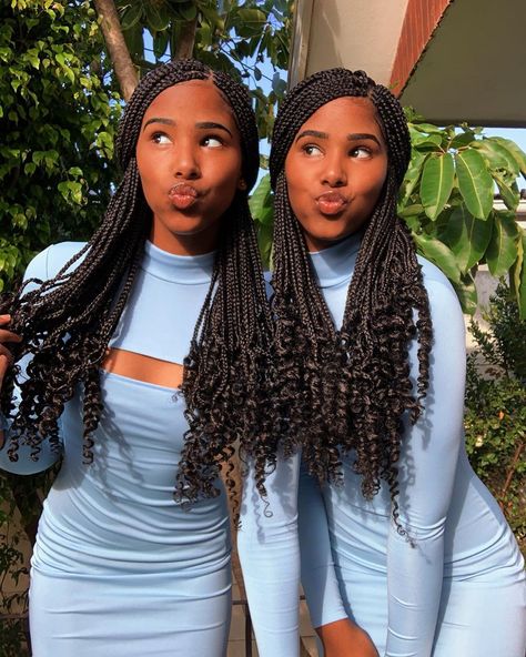 females see us their mood change 🤫 #twins #twinsisters #bestfriends Box Braids With Curly Ends, African American Girl Hairstyles, Braids With Curly Ends, Ghana Braids Hairstyles, Short Box Braids Hairstyles, Short Box Braids, Protective Hairstyles For Natural Hair, Feed In Braids Hairstyles, Goddess Braids Hairstyles