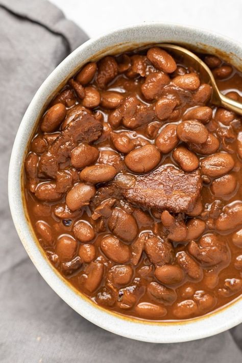 Red Pork Chili, Pork And Beans Recipe, Mexican Beans Recipe, Pork Chili Recipe, Baked Beans On Toast, Ground Beef Breakfast, Summer Side Dishes Recipes, Pork And Beans, Beans Recipes