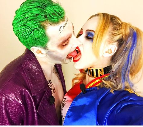 Haley Quinn And Joker, Haley Queen, Halloween Makeup Clown, Peta Murgatroyd, Harley Quinn Tattoo, Creepy Halloween Costumes, Harley And Joker Love, Joker Halloween, Harley Quinn Artwork