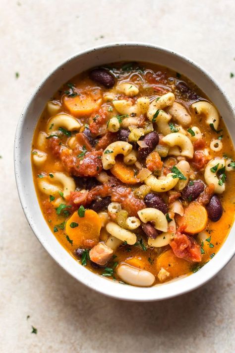 Easy, authentic homemade pasta e fagioli - a classic Italian soup of pasta, beans, veggies, and pancetta. It's so simple and flavorful! Pasta E Fagioli Soup, Fagioli Soup, Pasta Fagioli, Traditional Italian Dishes, Pasta Fatta In Casa, Ham And Bean Soup, Pasta E Fagioli, Italian Soup, Slow Cooked Meals