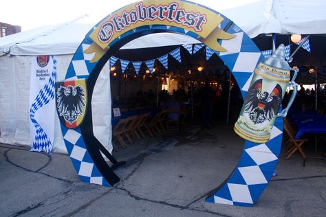 A review of C-U Oktoberfest 2016 : Food & Drink : Smile Politely October Fest Decorations, Oktoberfest Decor, Oktoberfest Games, Octoberfest Party, White Sausage, Bbq Food Truck, German Festival, Oktoberfest Decorations, Bavarian Recipes