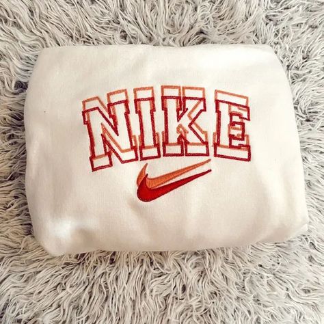 Embroidery Crewneck, Vintage Nike Sweatshirt, Cute Nike Outfits, Matching Hoodies, Nike Crewneck, Cute Couple Outfits, Cute Shirt Designs, Nike Pullover, Nike Vintage