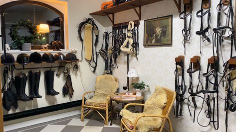 Tack room Stable Renovation, Tack Room Organization, Horse Tack Rooms, Tack Rooms, Dream Stables, Horse Facility, Horse Ideas, Dream Barn, Barn Design