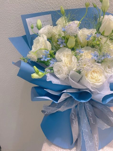 Periwinkle Bouquet, Bff Birthday Gift, Cute Blue Wallpaper, Boquette Flowers, Flowers Bouquet Gift, Blue Bouquet, Pg Slot, Flower Therapy, Beautiful Bouquet Of Flowers