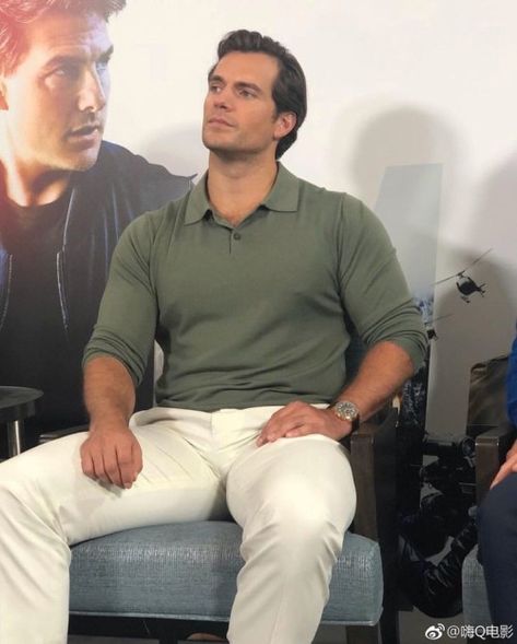 Henry — He is impossible... 🤯 Henry Cavill Shirtless, Love Henry, Le Male, Clark Kent, Man Of Steel, British Actors, Henry Cavill, Big Boy, Celebrity Crush