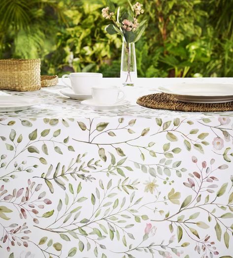 60 SERENE GARDEN Cotton Coated Round Tablecloths - Etsy Table Foliage, Outdoor Party Table Decor, Outdoor Party Table, Outdoor Table Cloth, Balcony Camping, Tablecloth Waterproof, Dining Garden, Picnic Table Covers, Dining Table Cloth