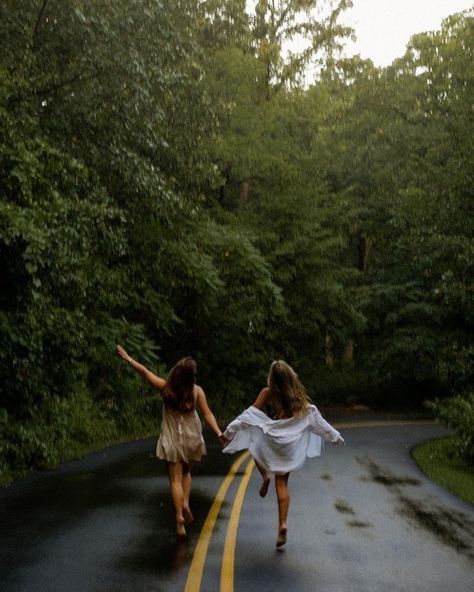 Aesthetic Dancing In The Rain, Day Rain Aesthetic, Aesthetic Dancing, Rain Photos, Photography Rain, Film Edit, Rain Aesthetic, Running In The Rain, Rain Photo