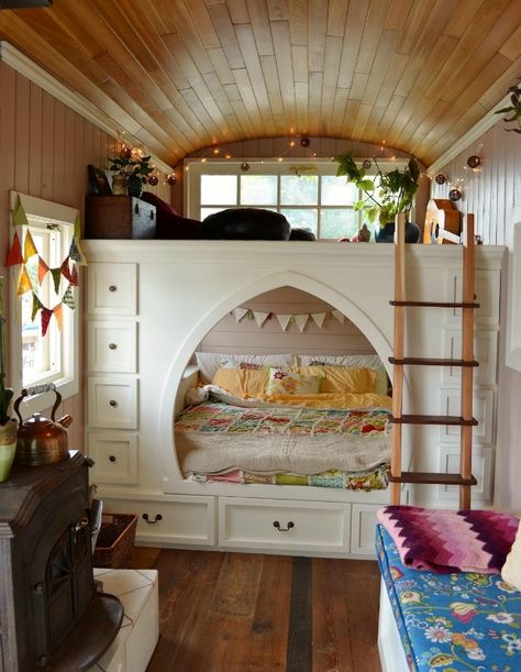 How fun is this bed?! Bus Sekolah, Design Casa Piccola, School Bus Tiny House, Casa Hobbit, Bus Living, Bus House, Smart Tiles, Beautiful Cottages, Tiny Spaces