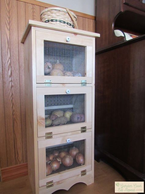 Potato And Onion Bin Plans, Potato Bins, Potato And Onion Bin, Potato Bin, Onion Storage, Potato Storage, Vegetable Boxes, Root Cellar, Garden Cooking