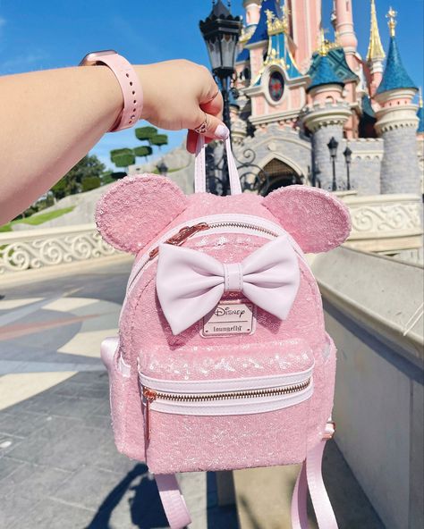 Disneyworld Outfits, Disneyland Backpack, Disney Bags Backpacks, Disney Outfits Women, Loungefly Backpack, Purse Outfit, Backpack Outfit, Disney Orlando, Loungefly Bag