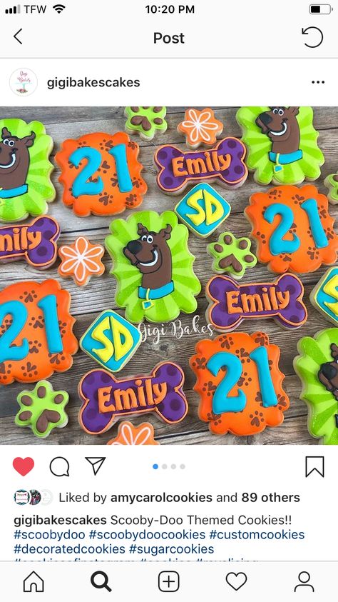 Scooby Doo Treats, Scooby Doo Cookies Decorated, Scooby Doo Centerpieces, Scooby Doo Cookies, Comic Cookies, Scooby Doo Birthday Party Ideas, Scooby Birthday, Scooby Doo Birthday, Scooby Doo Cake