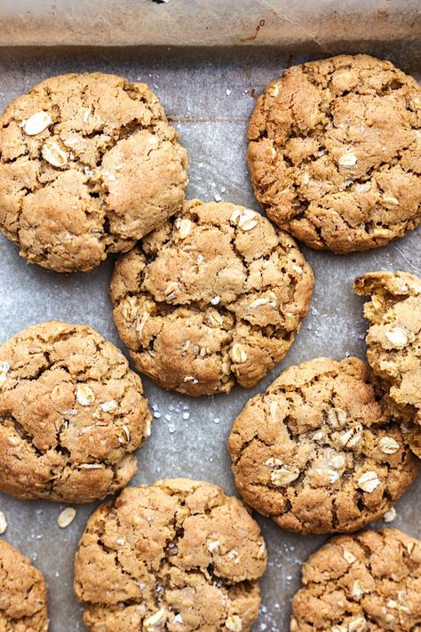 Vegan Oat Cookies - Cupful of Kale Oat Vegan Cookies, Oat Cookies Vegan, Vegan Biscuits Recipe, Vegan Oat Cookies, Easy Vegan Baking, Vegan Oats, Oatmeal Cookies Recipes Easy, Oats Cookies, Healthy Vegan Cookies