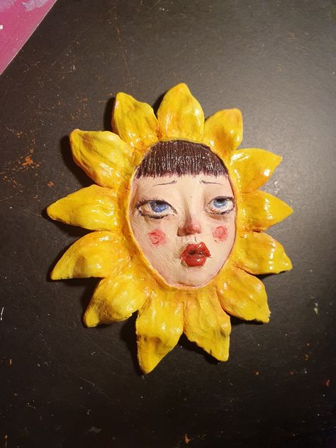 Self Portrait Ceramics, Ceramics Sculpture Ideas, Surrealism Ceramics, Clay Art Ideas Sculpture, Clay Art Ideas Creative, Clay Art Projects Sculpture, Cool Clay Sculptures, Aesthetic Clay Art, Sunflower Girl