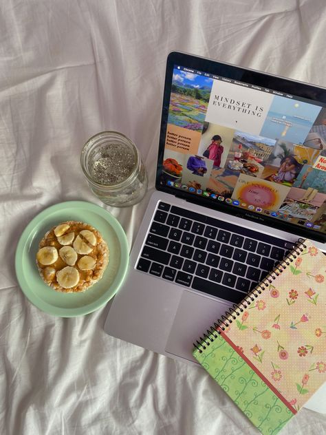 aesthetic story post, story post, cute workspace, macbook, pinterest aesthetic Sunday Reset, Life Vision Board, Uni Life, Clothes And Shoes, Do Homework, Healthy Lifestyle Inspiration, Shoes And Boots, Everything Is Awesome, Studying Inspo