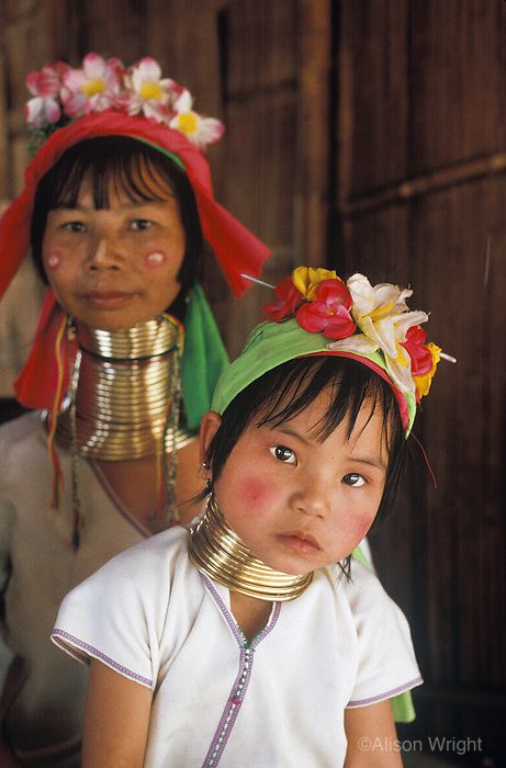 Woman and child from the Padaung tribe in Mae Hon Song, Northern Thailand.The Padaung-Karen tribe are also known as long-neck or giraffe women. Many of the women have been wearing the neck coils since the age of five, which pushes their clavicles downward, giving them the illusion of having a longer neck. There are thought to be about 7000 originally from Burma/Myanmar, although about 500 have fled the civil unrest of their country to live on the Thai border where the women weave handicra Giraffe Neck, Civil Unrest, Myanmar Art, Costumes Around The World, Burma Myanmar, Baby Faces, Northern Thailand, Cultural Identity, Art Theme